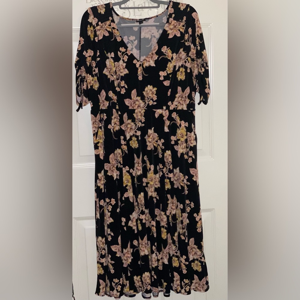Torrid size 2 midi dress nwot